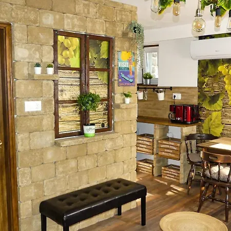 T.h.ny Village Guest house