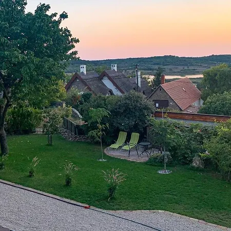 T.h.ny Village Vendégház