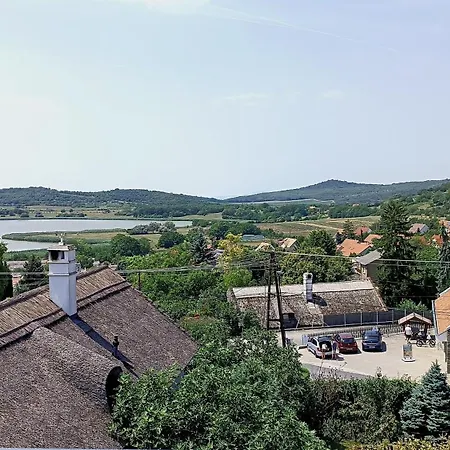 Πανσιόν T.h.ny Village