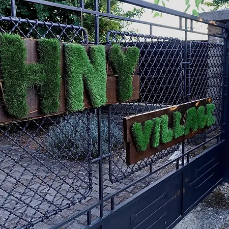 Πανσιόν T.h.ny Village