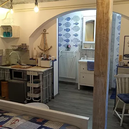 T.h.ny Village Guest house *