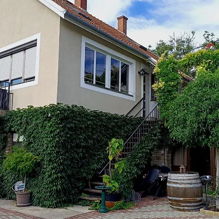 T.h.ny Village Vendégház