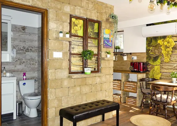 T.h.ny Village Tihany