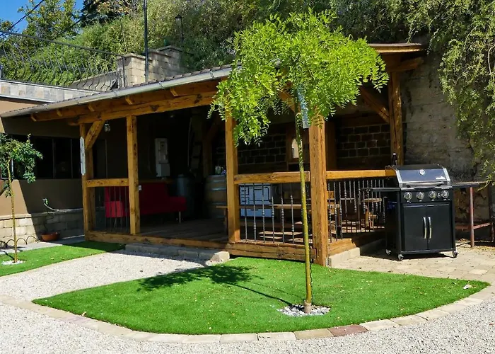 T.h.ny Village 3* Тихань