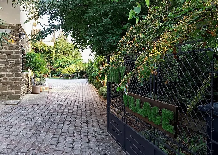 Гостевой дом T.h.ny Village Тихань