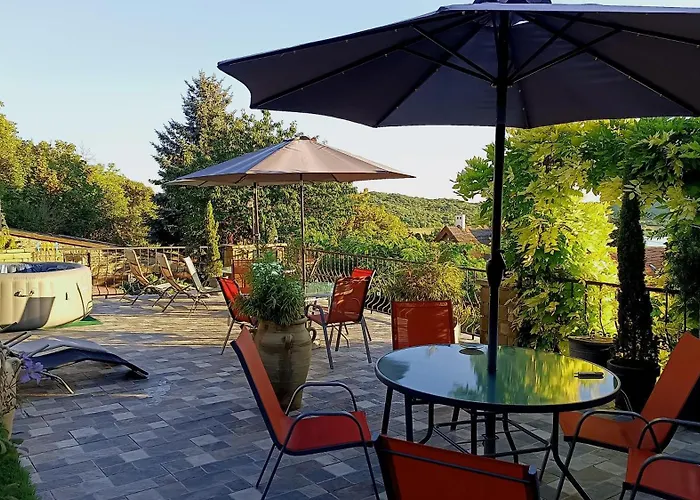 T.h.ny Village Тихань