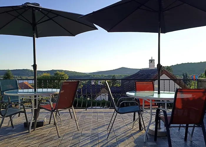 Gasthof T.h.ny Village