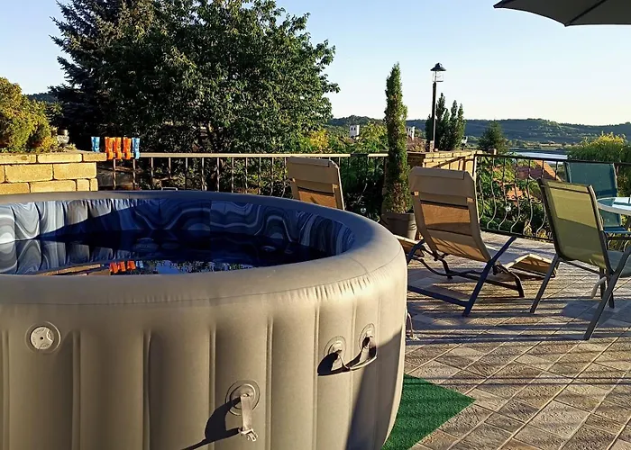 T.h.ny Village 3* Тихань